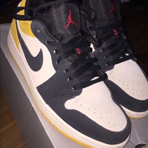 Air Jordan 1 Low “University Gold”